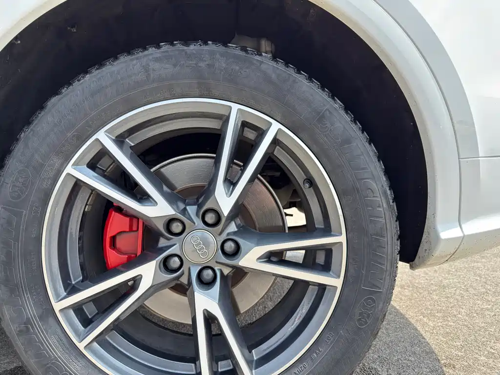 Audi Q5L 2020 40 TFSI enjoys fashionable style купить на сайте DeffCars