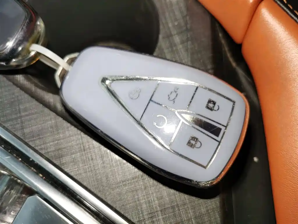Changan UNI-V 2022 1.5T smart pilot model купить на сайте DeffCars