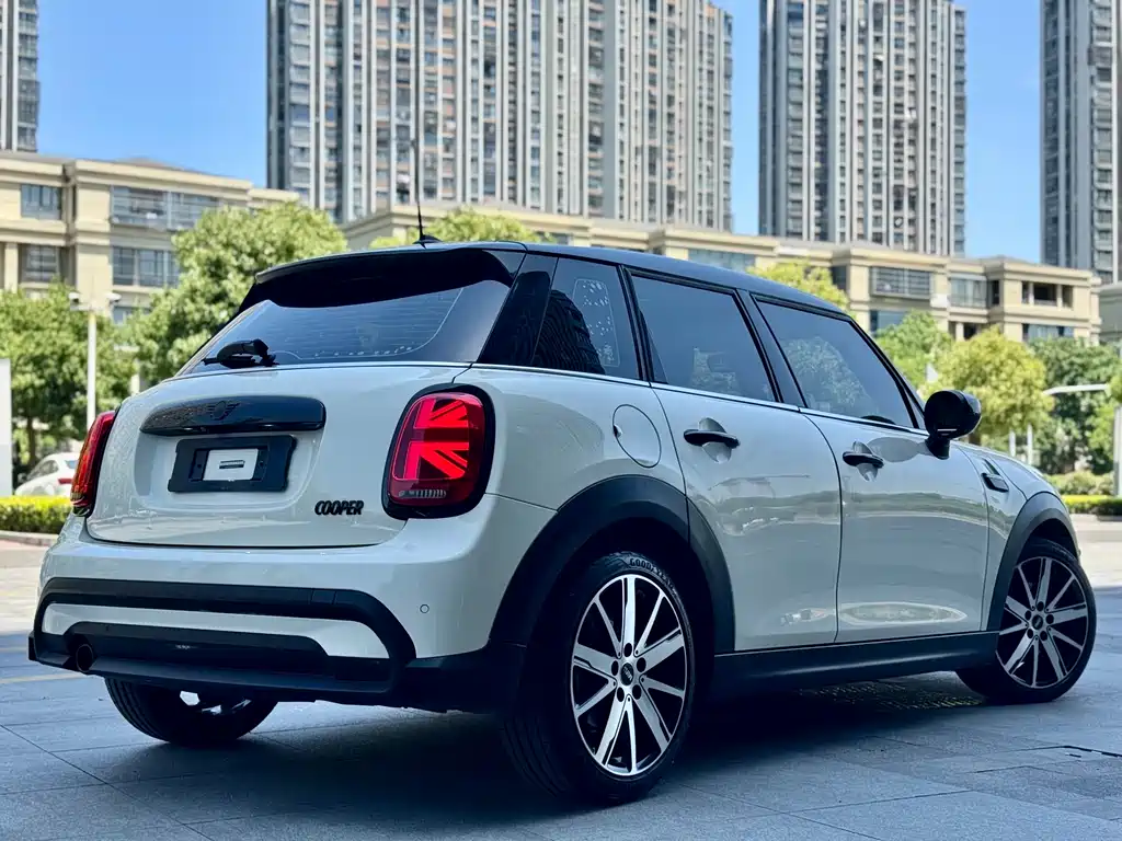 MINI 2023 1.5T COOPER Artist Five-Door Edition купить на сайте DeffCars