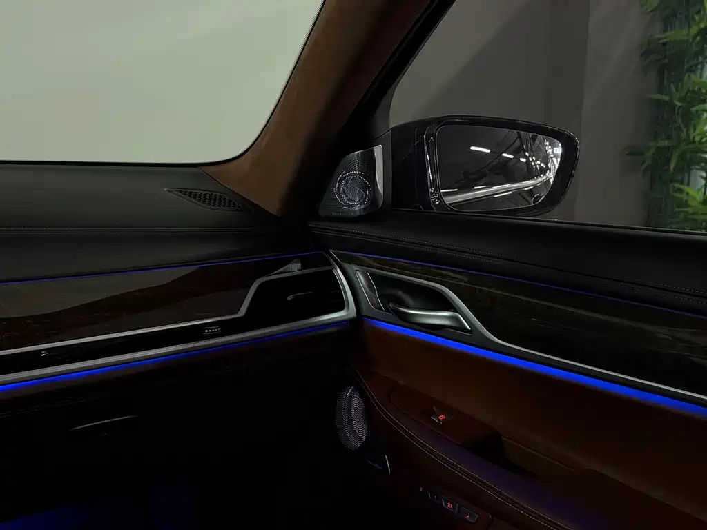 BMW 7 Series 2018 740Li xDrive Exclusive M Sports Package купить на сайте DeffCars