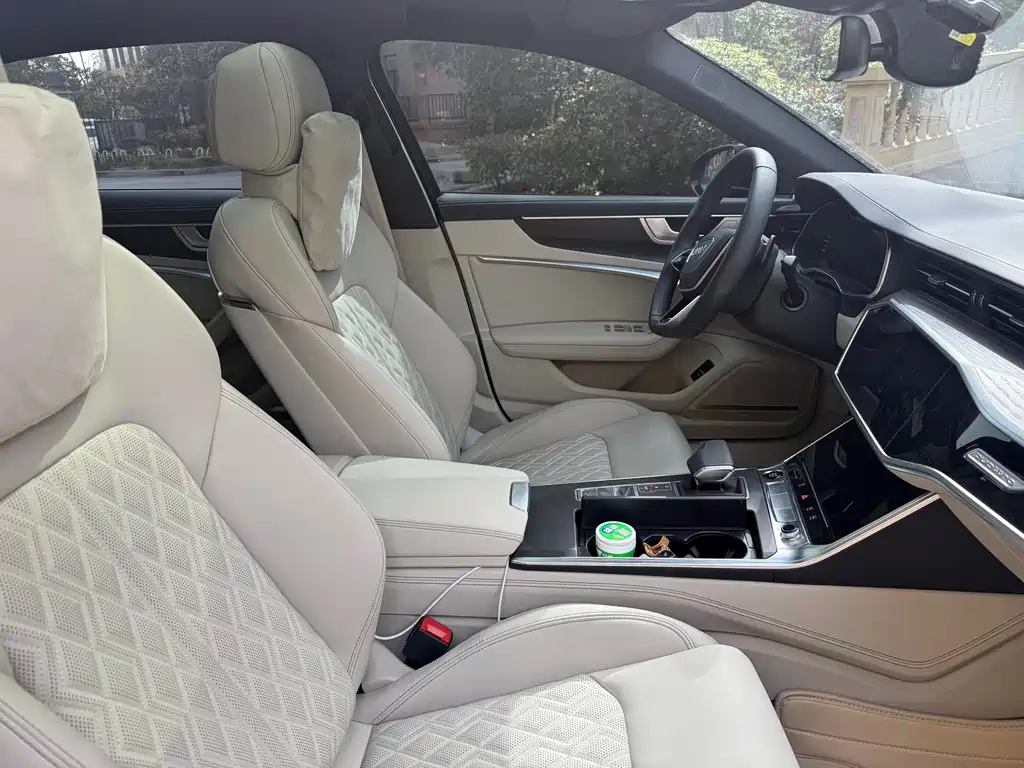 Audi A6L 2025 45 TFSI quattro exclusive dynamic model купить на сайте DeffCars