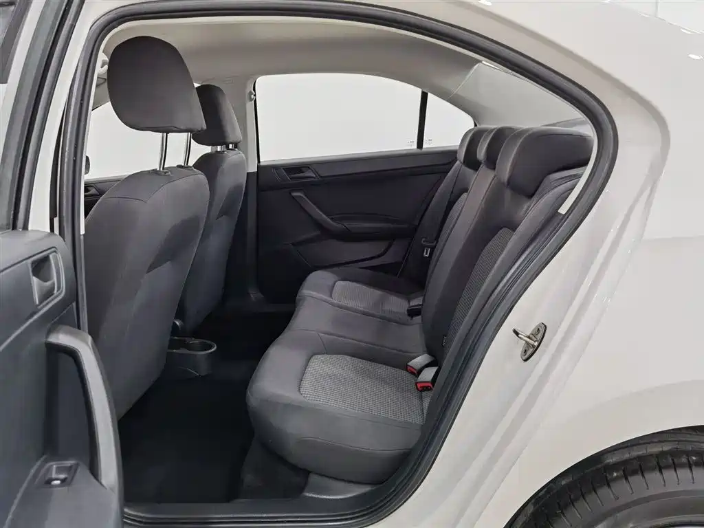 Santana 2018 1.5L Manual Fashion Edition купить на сайте DeffCars