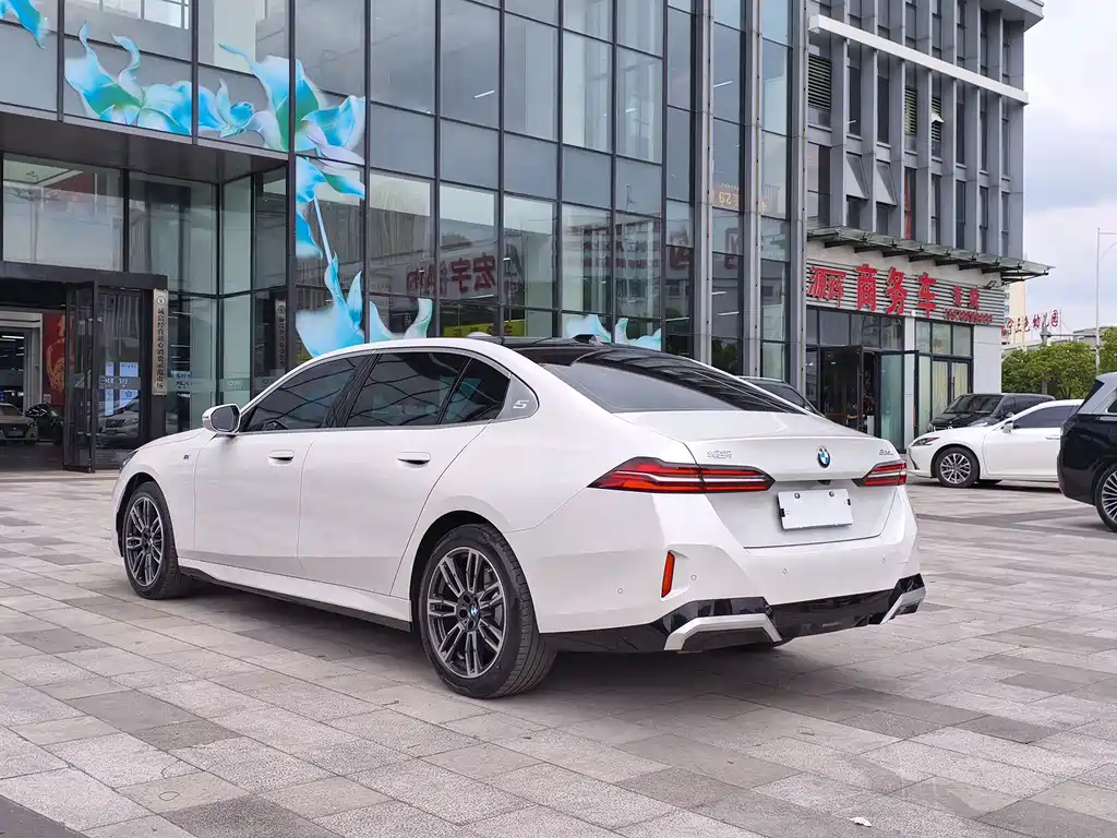 BMW 5 Series 2025 525Li M Sports Package купить на сайте DeffCars