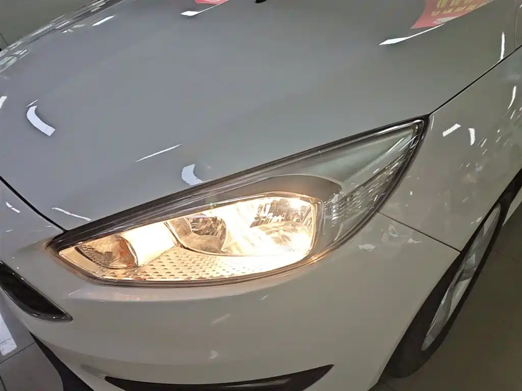 Focus 2018 hatchback classic 1.6L automatic comfort smart mobility version купить на сайте DeffCars