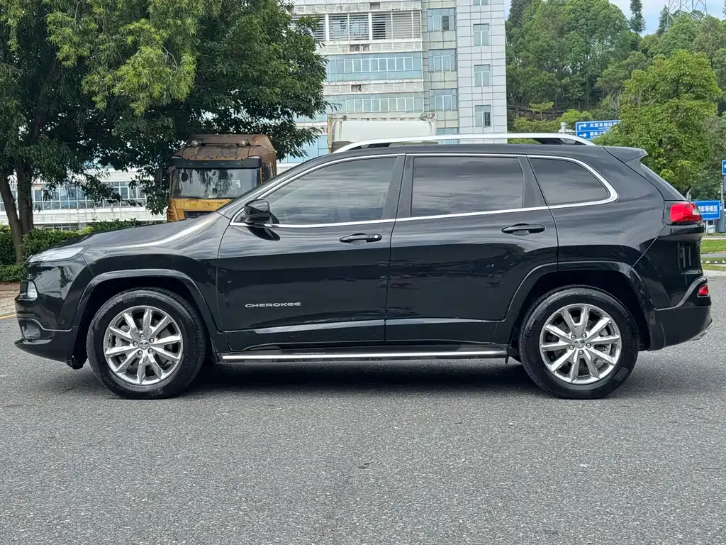 Liberty Light 2017 2.4L Superior Edition купить на сайте DeffCars