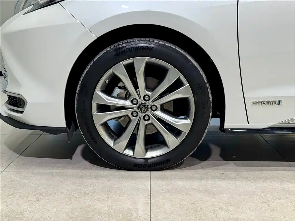 SIENNA 2023 2.5L Hybrid Platinum Edition купить на сайте DeffCars