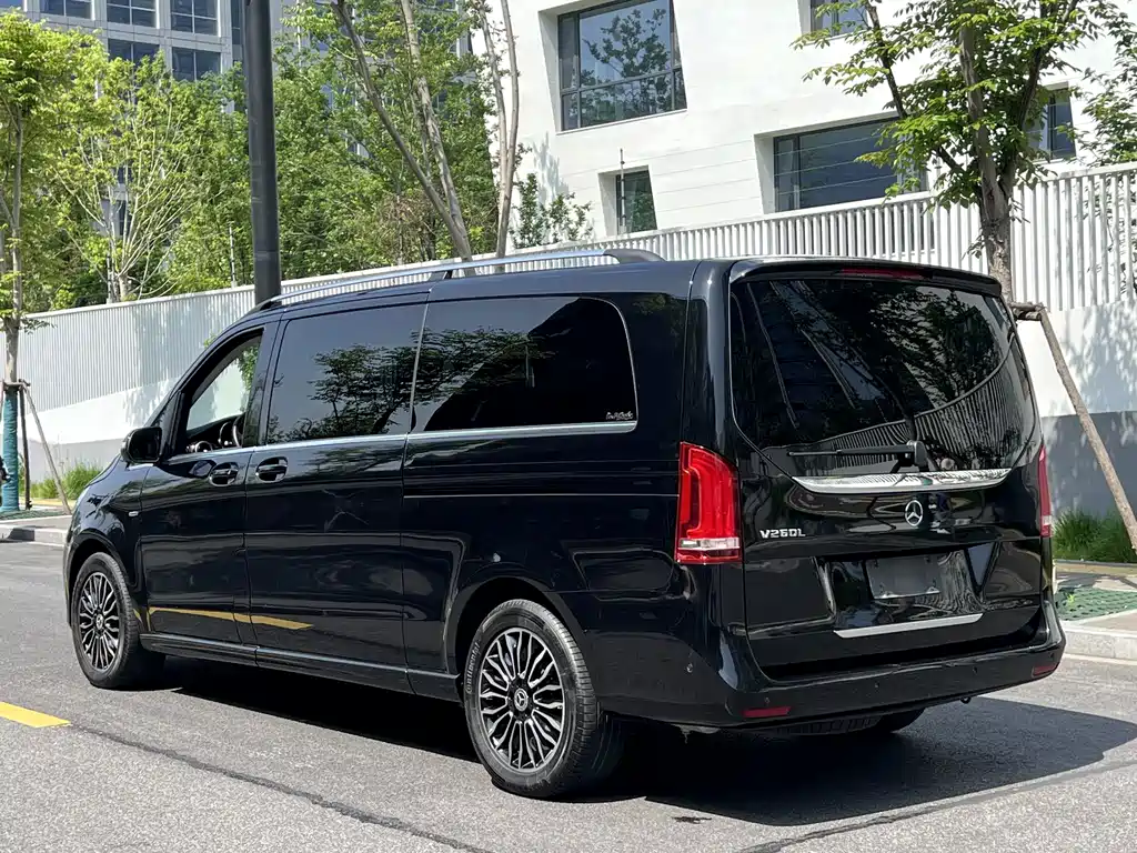 Mercedes-Benz V-Class 2018 V 260 L Premium Extended Edition National VI купить на сайте DeffCars
