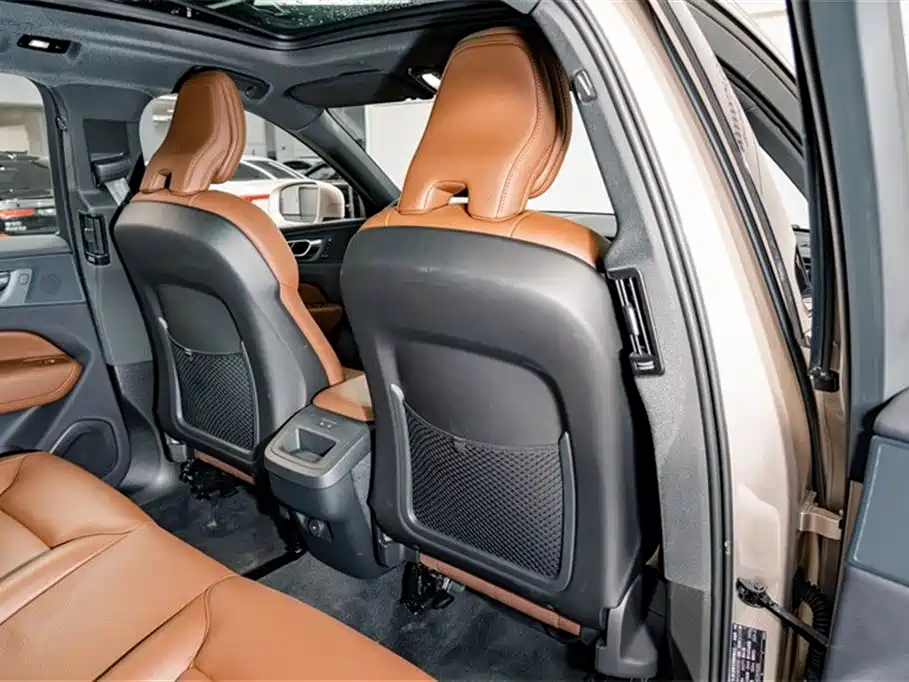 Volvo XC60 2025 B5 four-wheel drive Zhiyuan luxury version купить на сайте DeffCars
