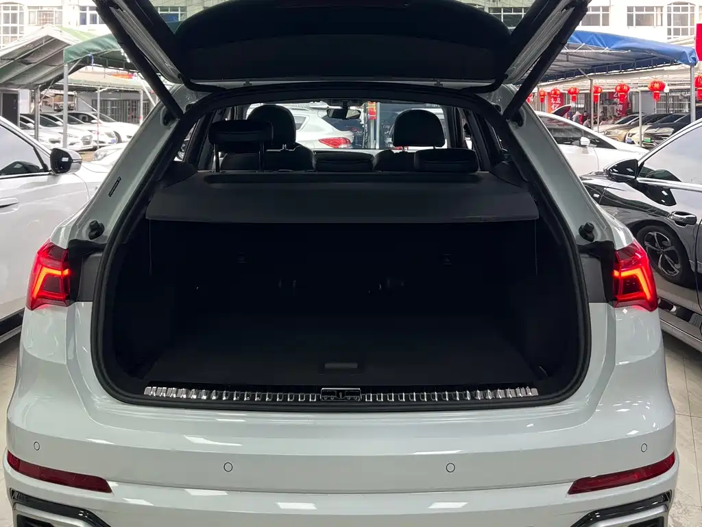 Audi Q3 2024 35 TFSI Fashionable and Dynamic купить на сайте DeffCars