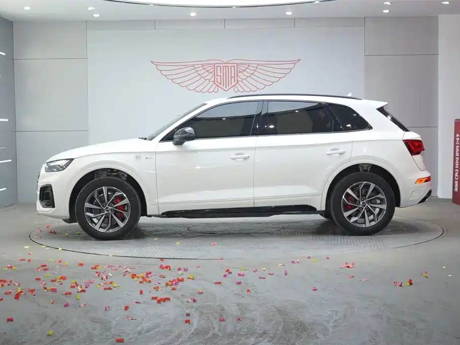 Audi Q5L 2024 40 TFSI luxury and dynamic model купить на сайте DeffCars