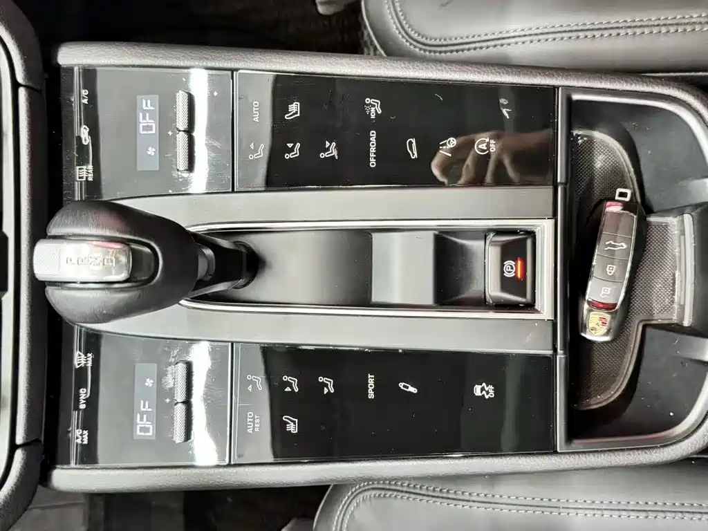 Macan 2023 Macan 2.0T купить на сайте DeffCars