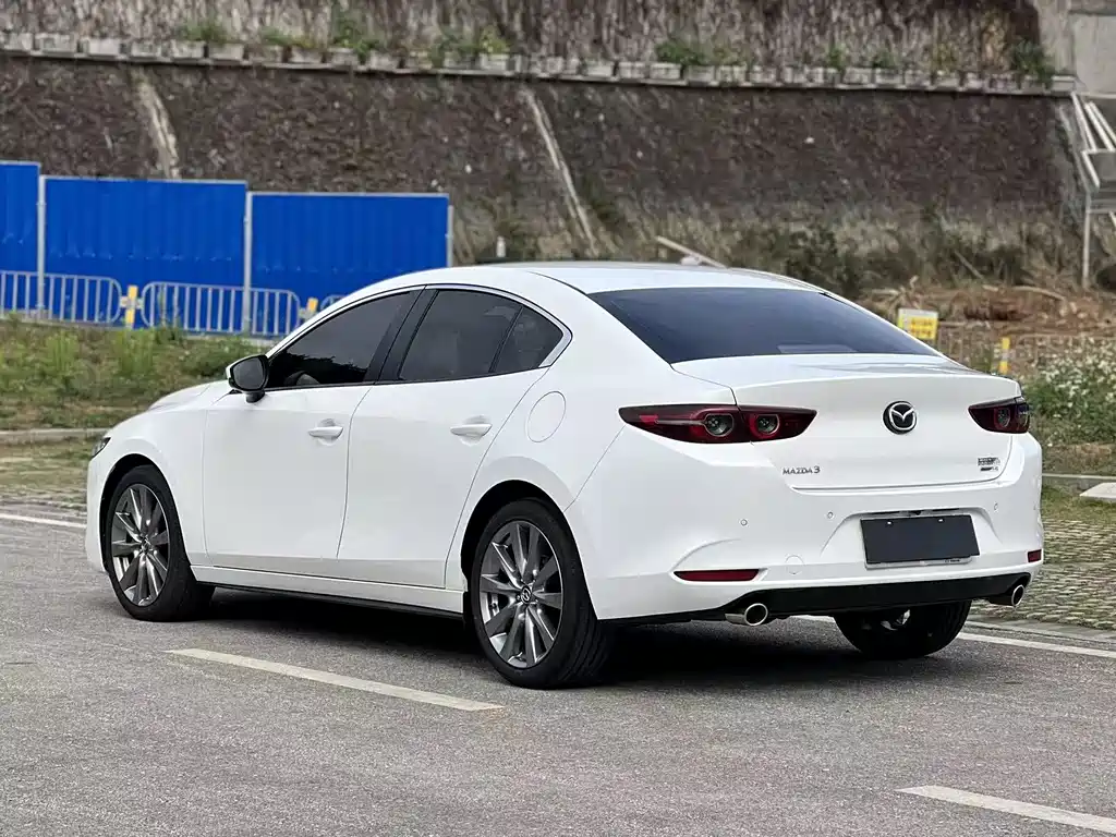 Mazda3 Angkesela 2023 2.0L Automatic Premium Edition купить на сайте DeffCars