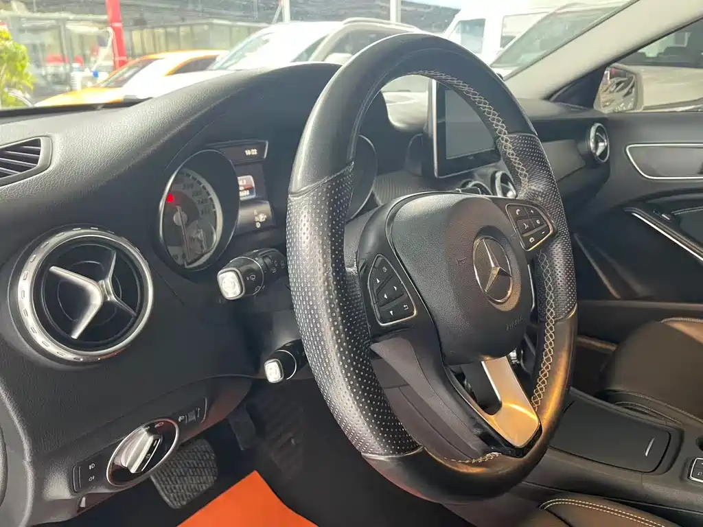 Mercedes-Benz GLA 2016 GLA 200 Dynamic купить на сайте DeffCars