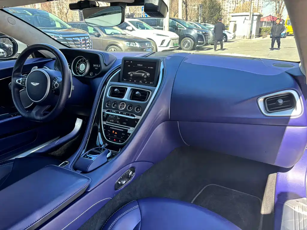 Aston Martin DB11 2019 4.0T V8 Coupe купить на сайте DeffCars