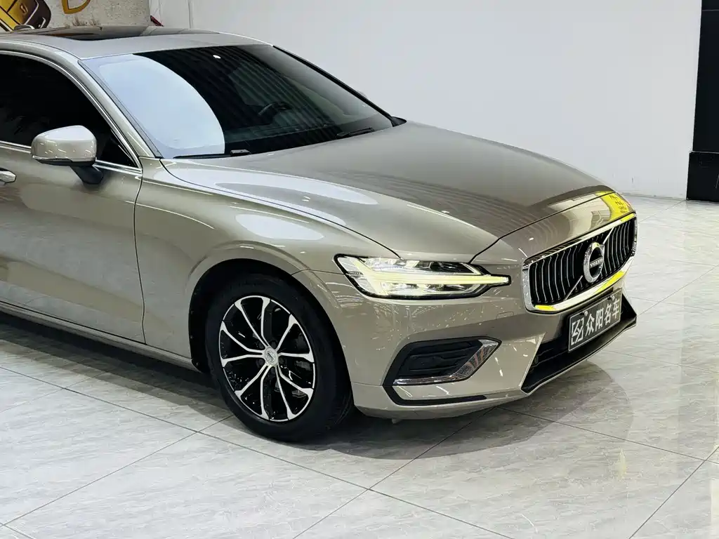 Volvo S60 2022 B4 Zhiyi Luxury Edition купить на сайте DeffCars