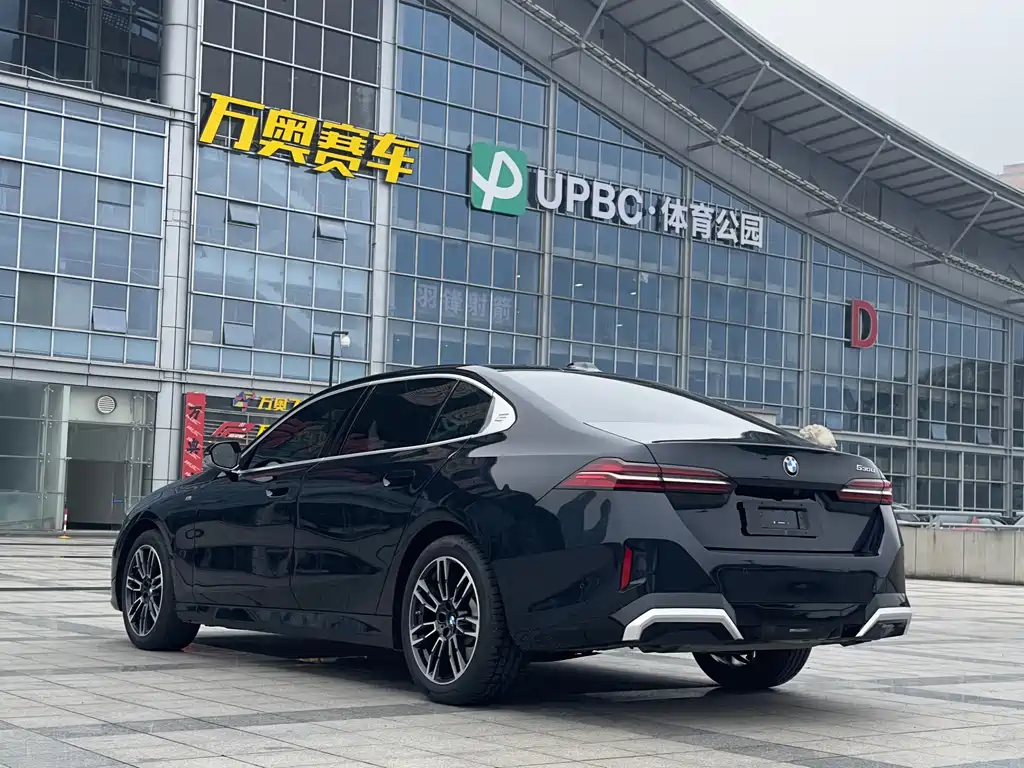 BMW 5 Series 2024 530Li Leading M Sports Package купить на сайте DeffCars