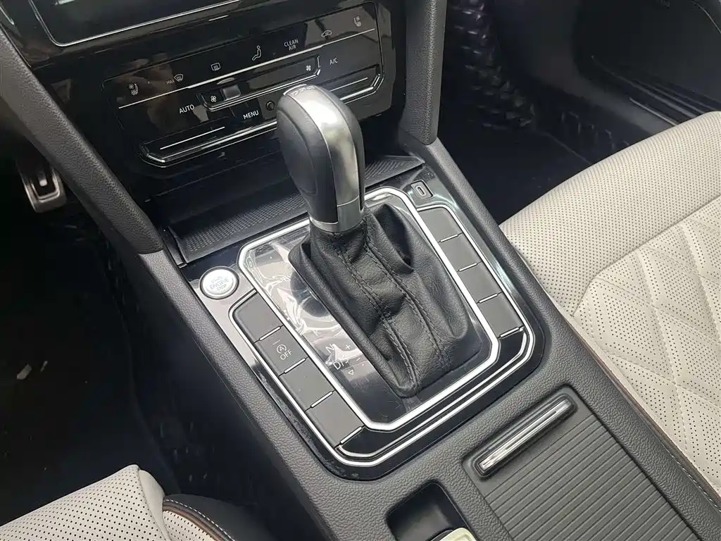 Magotan 2023 2 million commemorative edition 330TSI DSG luxury model купить на сайте DeffCars