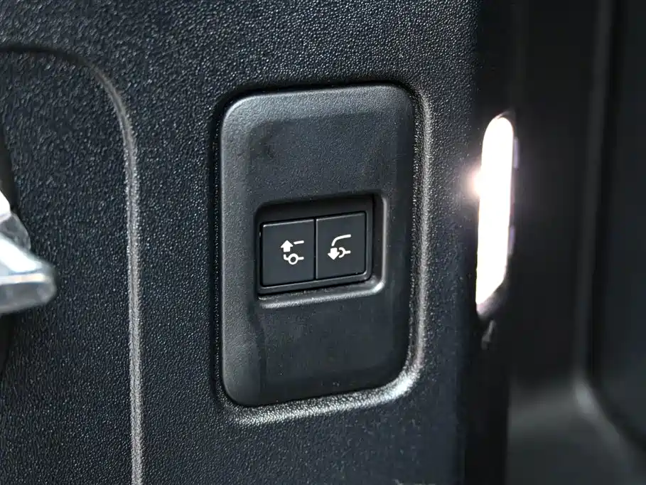 Land Rover Defender 2024 110 3.0T P400 X-DYNAMIC HSE купить на сайте DeffCars