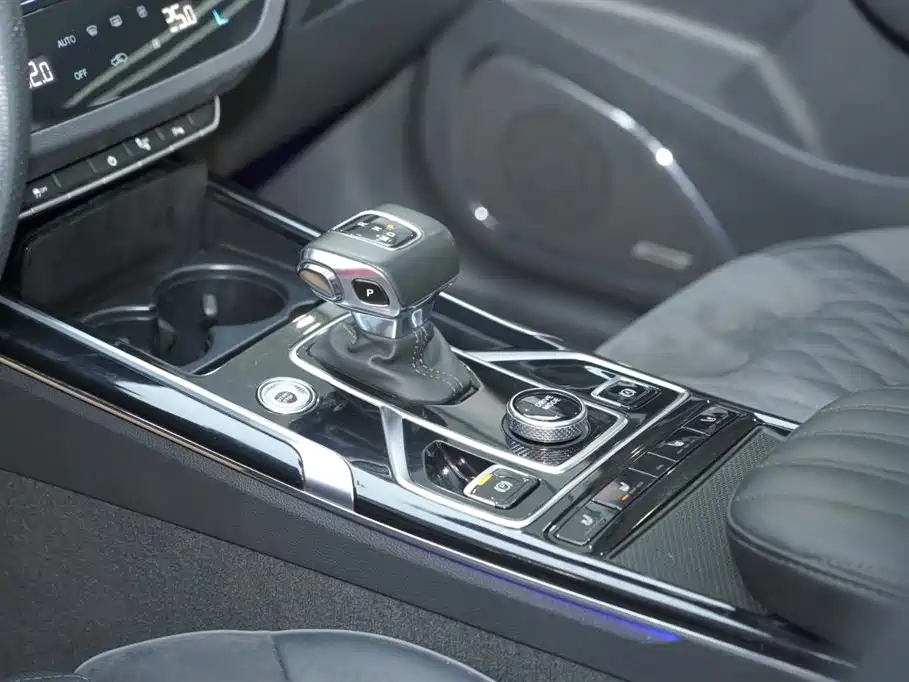 Hongqi HS5 2022 facelift 2.0T Zhilian Qixiang four-wheel drive version купить на сайте DeffCars
