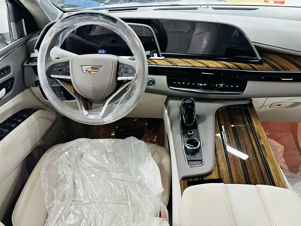 Escalade ESCALADE 2017 6.2L ESV Platinum Edition Extended купить на сайте DeffCars