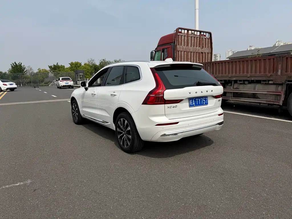 Volvo XC60 2023 B5 four-wheel drive Zhiyuan Deluxe Edition купить на сайте DeffCars