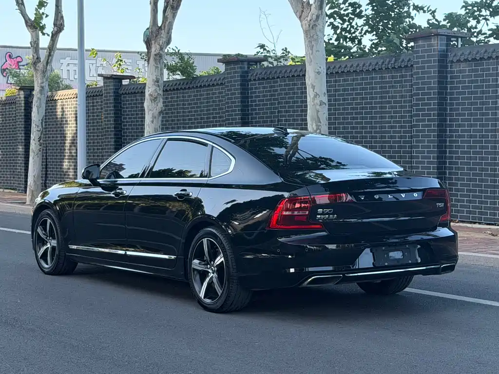 Volvo S90 2019 T5 Zhiyuan Edition купить на сайте DeffCars