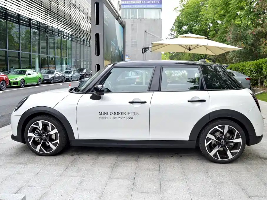 MINI 2025 2.0T COOPER S Artist Five-Door Edition купить на сайте DeffCars
