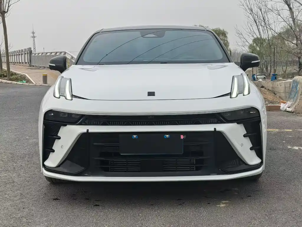 Lynk & Co 03 2025 1.5TD DCT Champion Edition Pro купить на сайте DeffCars