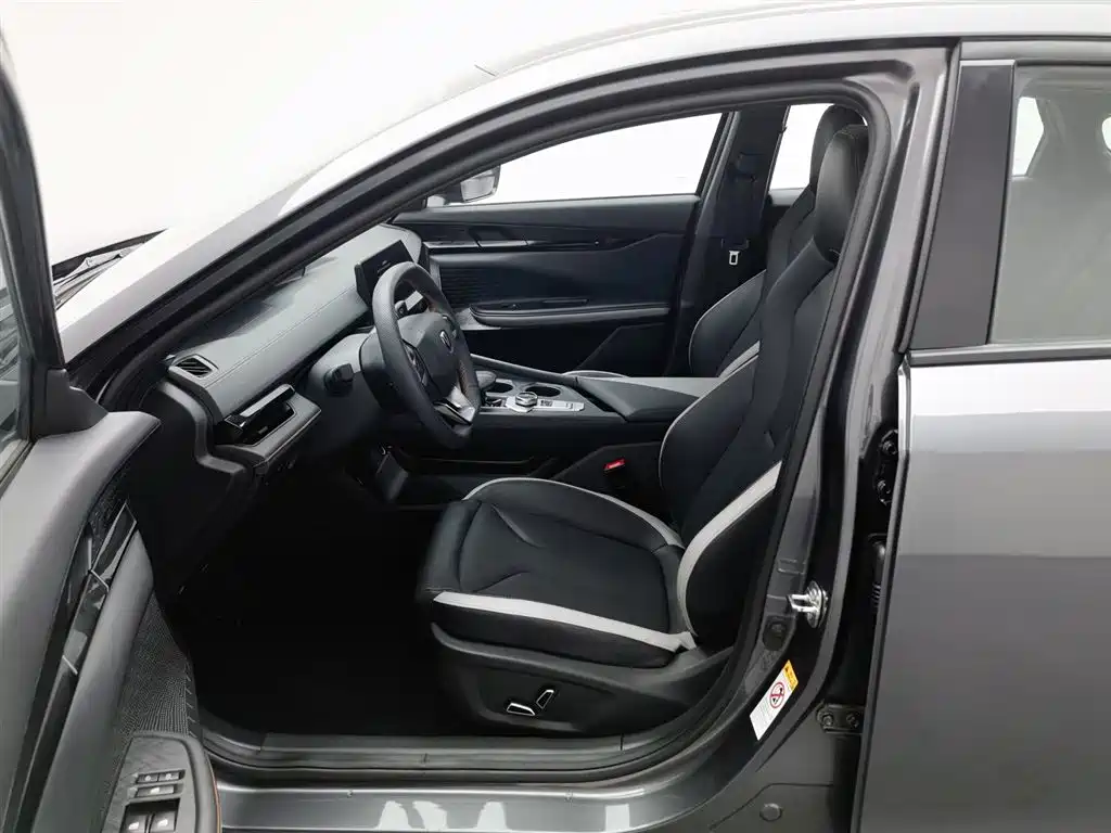 Changan UNI-V 2023 1.5T exclusive model купить на сайте DeffCars