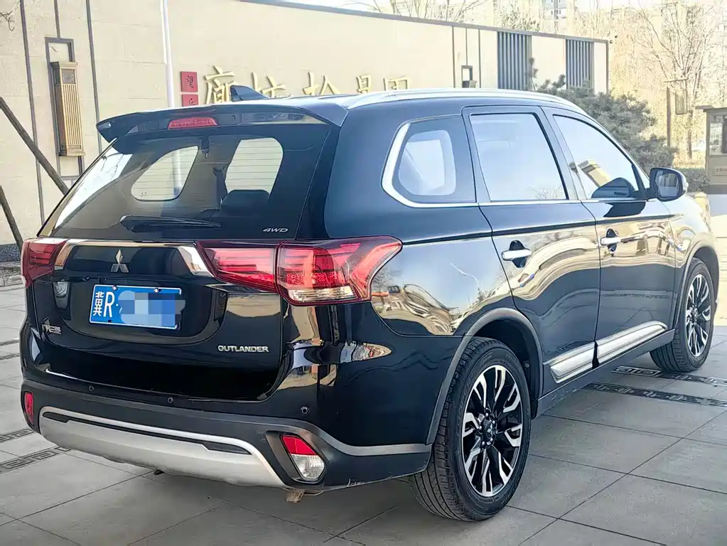 Outlander 2019 2.4L four-wheel drive exclusive version, 5 seats, National VI купить на сайте DeffCars