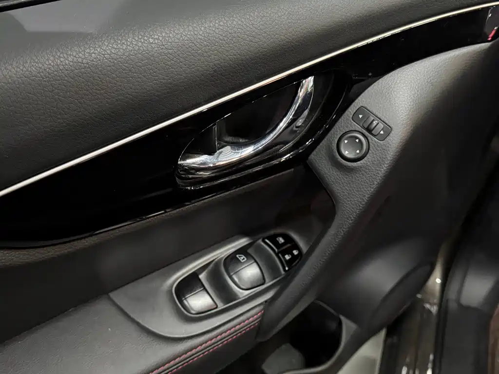 Qashqai 2017 2.0L CVT Deluxe Edition National V купить на сайте DeffCars