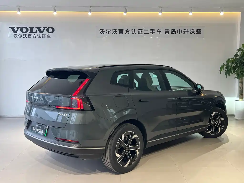 Volvo XC70 plug-in hybrid 2026 model four-wheel drive super long range Core купить на сайте DeffCars