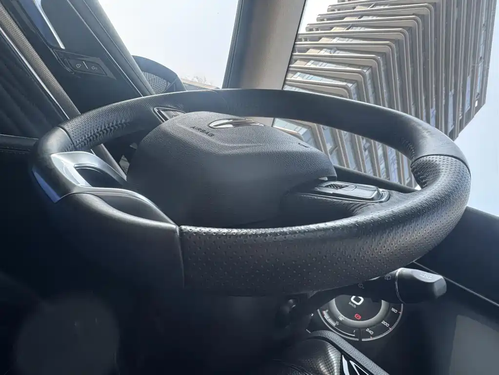 Hongqi HS5 2022 facelift 2.0T Zhilian Flagship Edition купить на сайте DeffCars