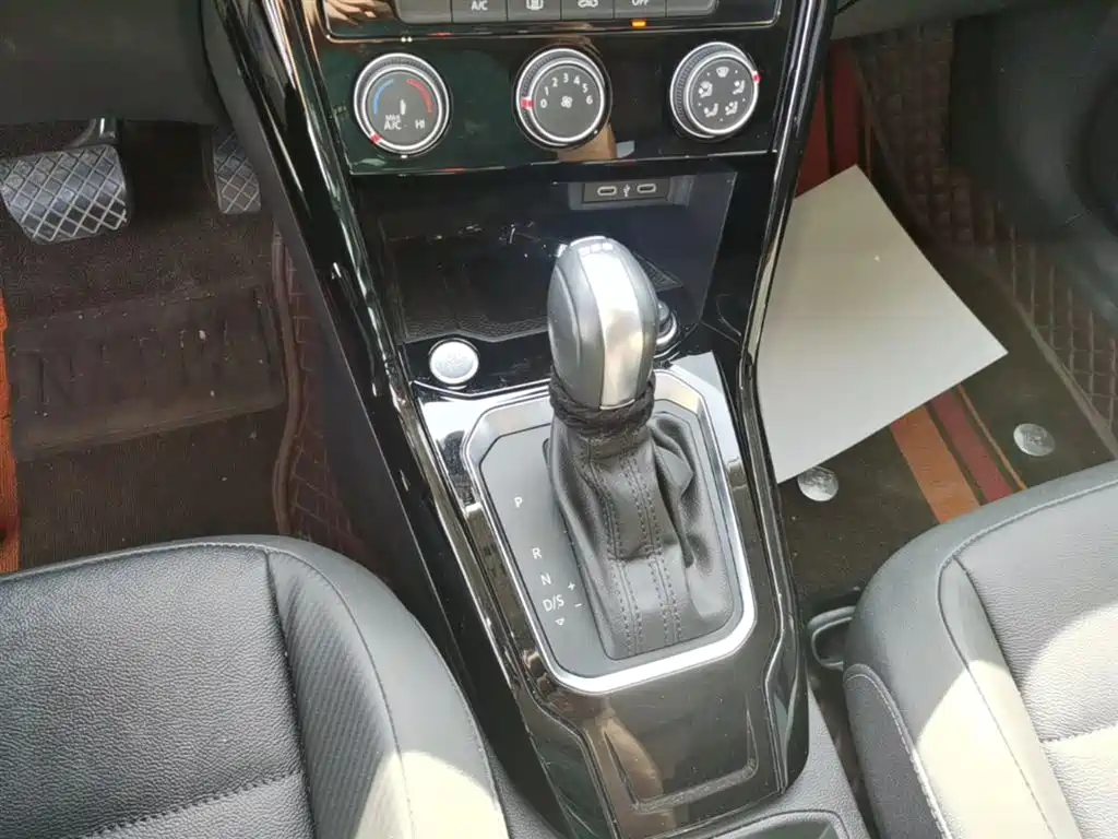 T-ROC 2021 facelift 280TSI DSG two-wheel drive comfortable intelligent connected version купить на сайте DeffCars