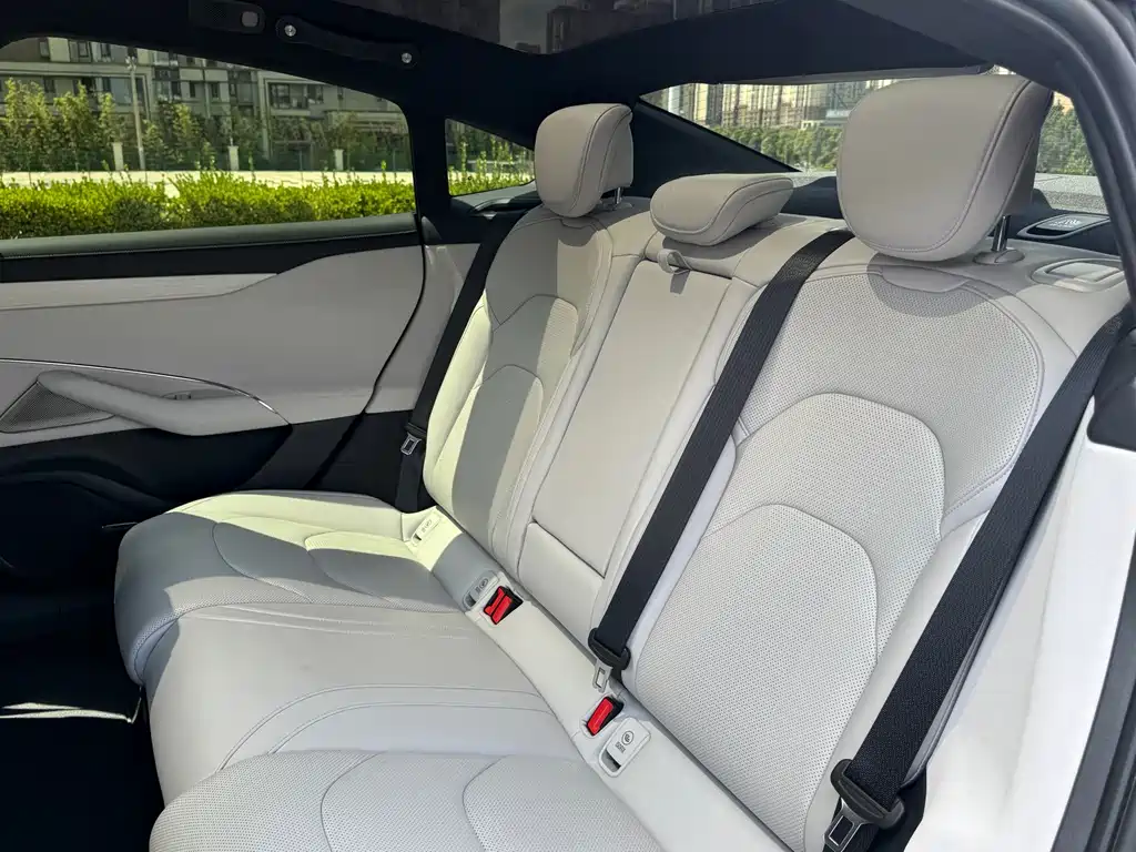 Xiaomi SU7 2024 four-wheel drive, ultra-long battery life, high-end smart driving Max version купить на сайте DeffCars