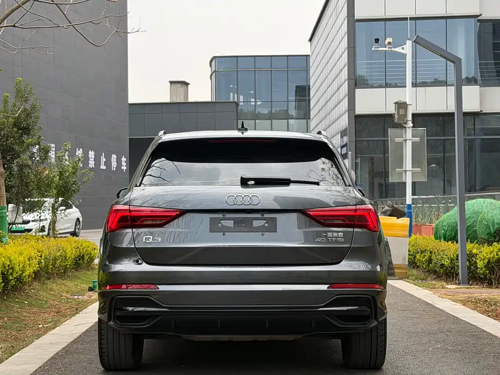 Audi Q3 2020 40 TFSI Fashionable and Dynamic купить на сайте DeffCars