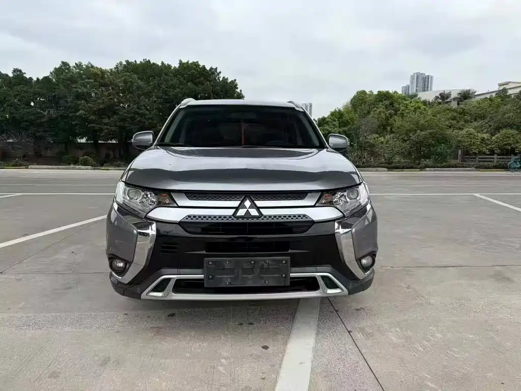 Outlander 2019 2.0L 2WD Enjoy Edition, 5 seats, National VI купить на сайте DeffCars