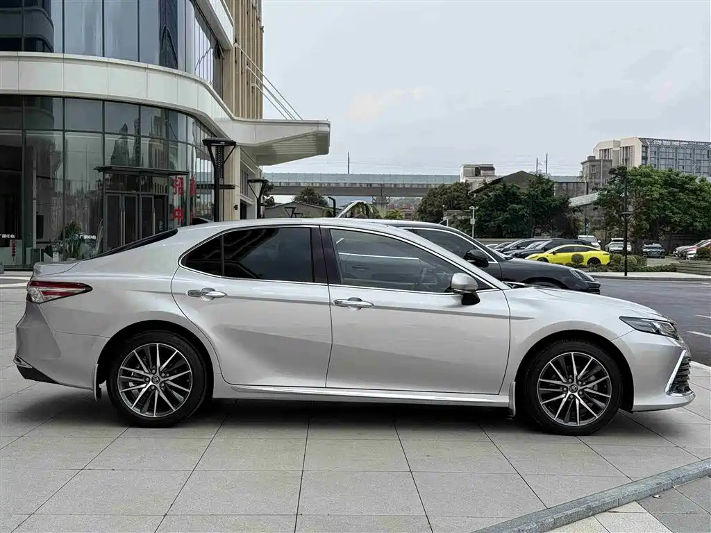 Camry 2023 2.5G Deluxe Edition купить на сайте DeffCars