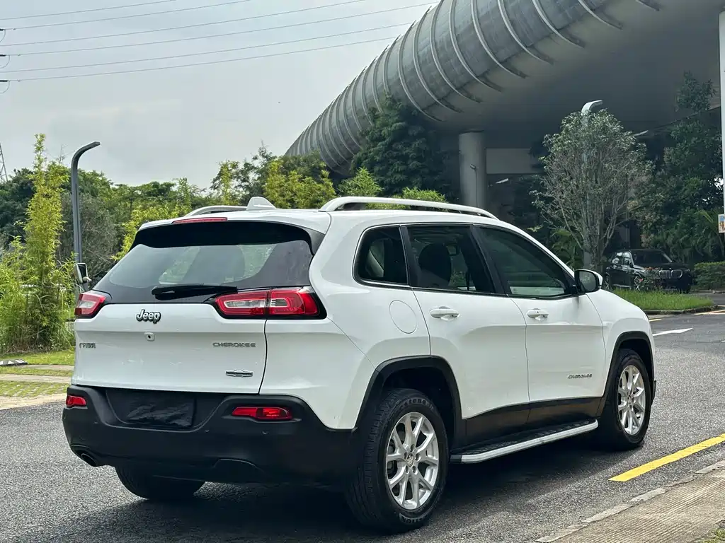 Cherokee (Китай) 2016 2.0L Superior Edition купить на сайте DeffCars