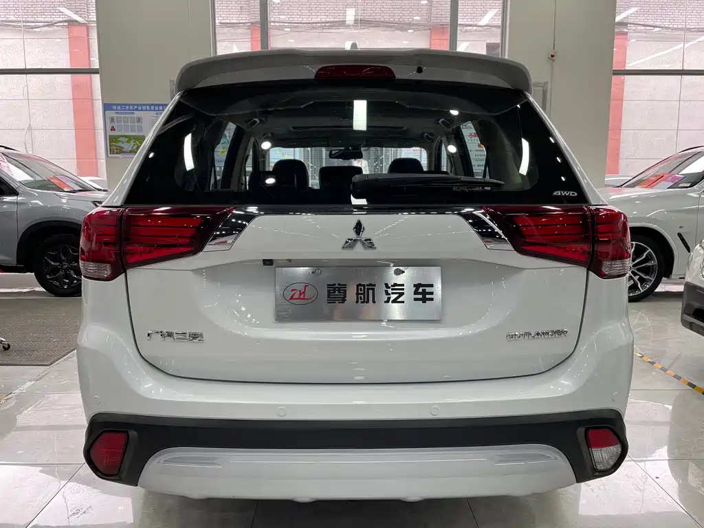 Outlander 2019 2.4L four-wheel drive exclusive version, 5 seats, National VI купить на сайте DeffCars