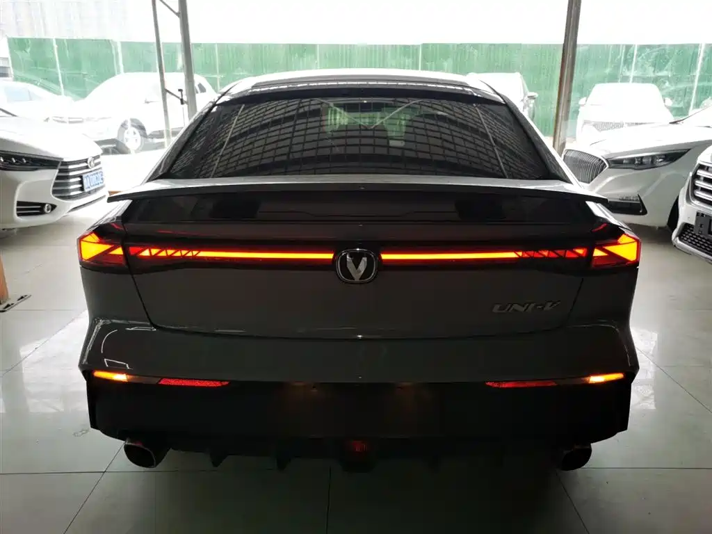 Changan UNI-V 2022 1.5T smart pilot model купить на сайте DeffCars