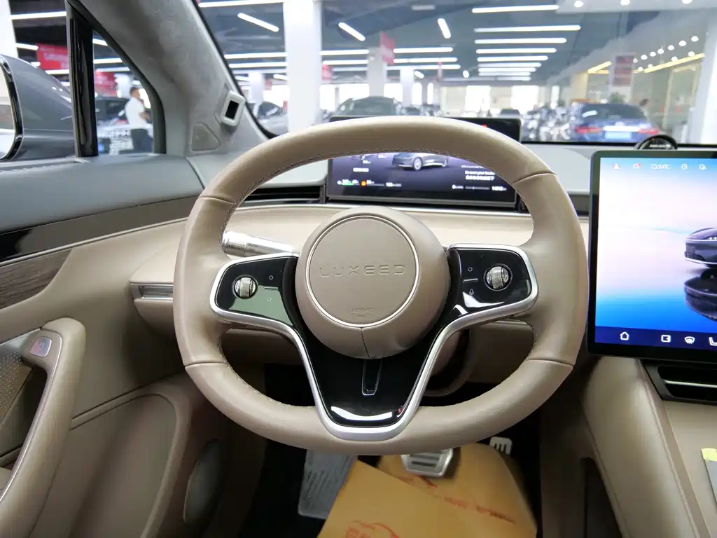 Zhijie R7 2025 extended range 251km Max купить на сайте DeffCars