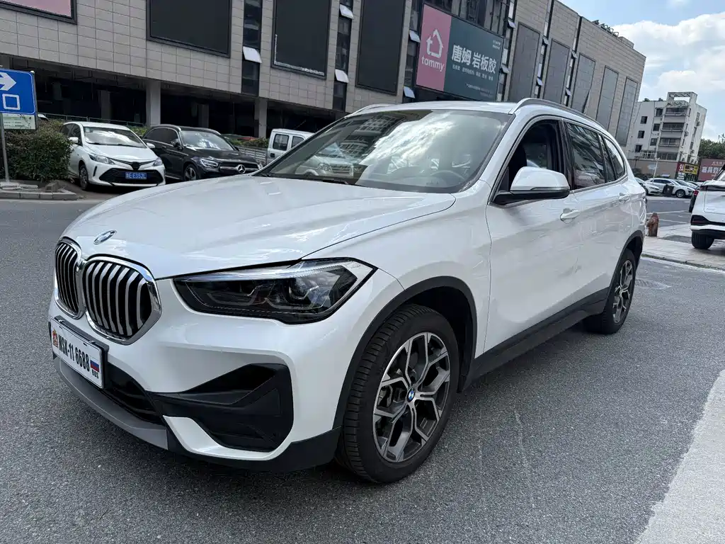 BMW X1 2022 sDrive25Li Leading Model купить на сайте DeffCars