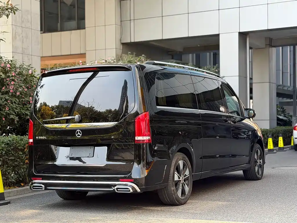 Mercedes-Benz V-Class 2021 V 260 L Long Wheelbase Luxury Edition купить на сайте DeffCars