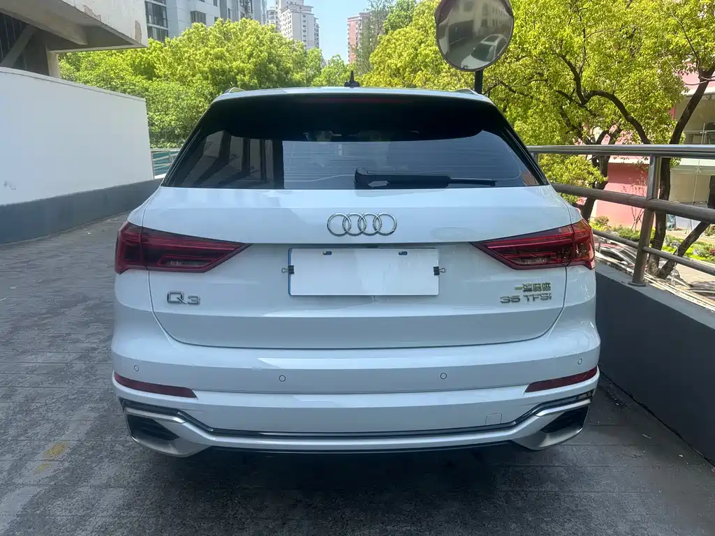 Audi Q3 2024 35 TFSI Fashionable and Dynamic купить на сайте DeffCars