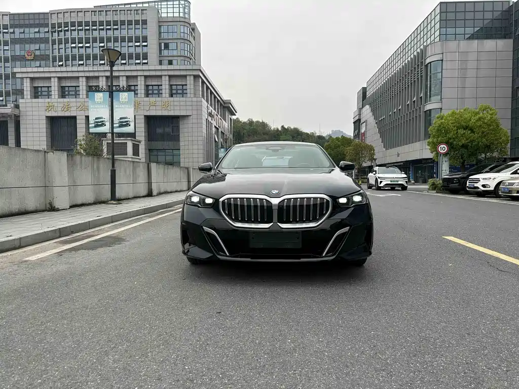 BMW 5 Series 2025 530Li Exclusive M Sports Package купить на сайте DeffCars