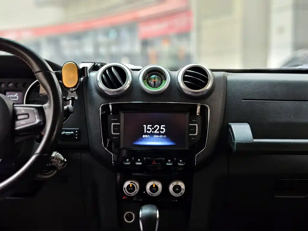 Beijing off-road BJ40 2016 40L 2.3T automatic four-wheel drive exclusive version купить на сайте DeffCars