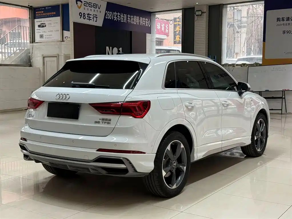 Audi Q3 2022 35 TFSI Fashionable and Dynamic купить на сайте DeffCars