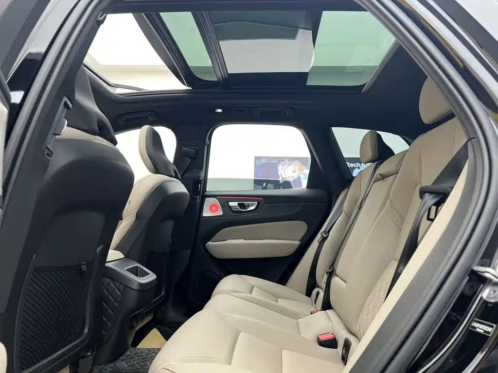 Volvo XC60 2026 B5 four-wheel drive Zhiyi Luxury Edition купить на сайте DeffCars