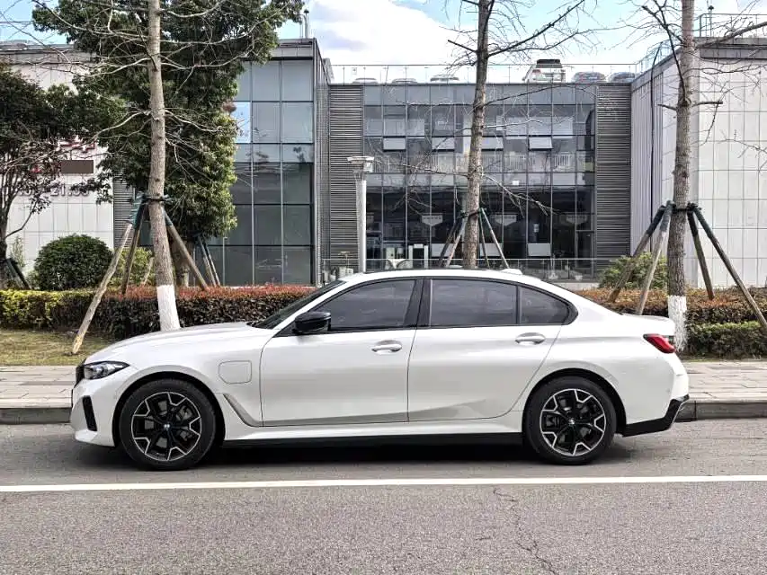 BMW i3 2025 eDrive 40L Night Package купить на сайте DeffCars